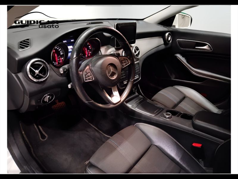 GuidiCar - Mercedes CLA 2017 CLA Shooting Brake 220 d Sport auto FL Usato