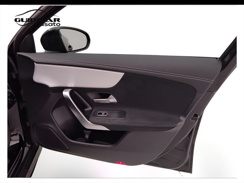 GuidiCar - Mercedes Classe a 2022 A 180 d Premium Night edition auto Usato