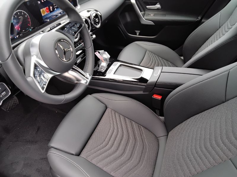 GuidiCar - MERCEDES BENZ Classe a 1 A 180 Sport auto Nuovo