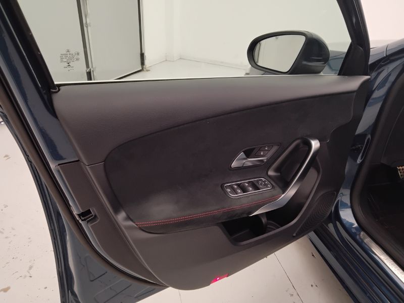 GuidiCar - Mercedes Classe a 2022 A 200 d Premium Night edition auto Usato