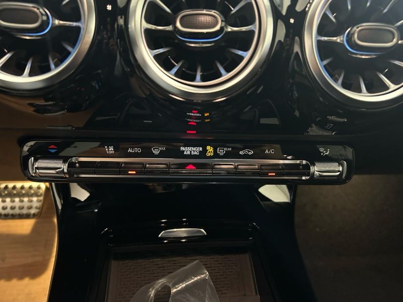 GuidiCar - MERCEDES BENZ Classe a 1 A 180 d Alpine Grey Edition Nuovo