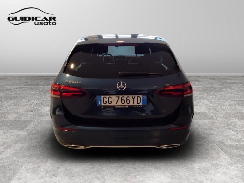 GuidiCar - Mercedes Classe b 2021 B 250 e plug-in hybrid(e-eq-power) Premium auto Usato
