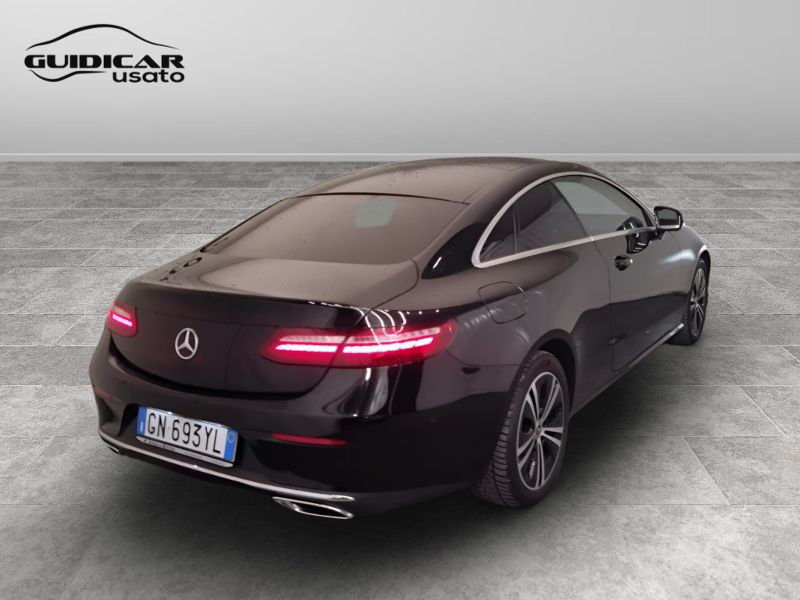 GuidiCar - Mercedes Classe E 2022 E Coupe 220 d Sport 4matic auto Usato