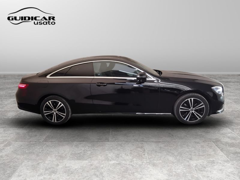 GuidiCar - Mercedes Classe E 2022 E Coupe 220 d Sport 4matic auto Usato