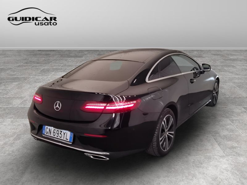 GuidiCar - Mercedes Classe E 2022 E Coupe 220 d Sport 4matic auto Usato