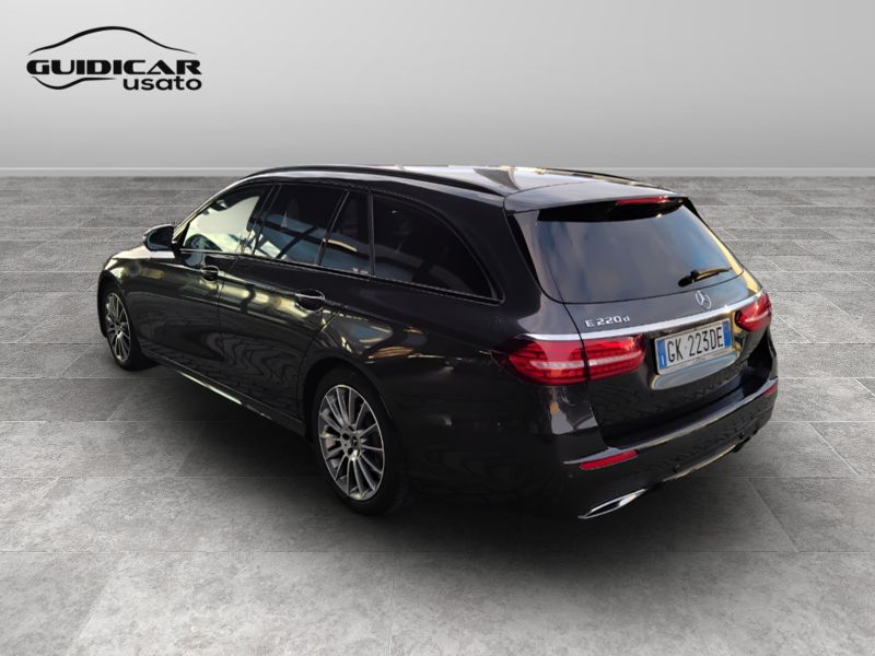 GuidiCar - Mercedes Classe E 2022 E SW 220 d mhev Premium Plus auto Usato