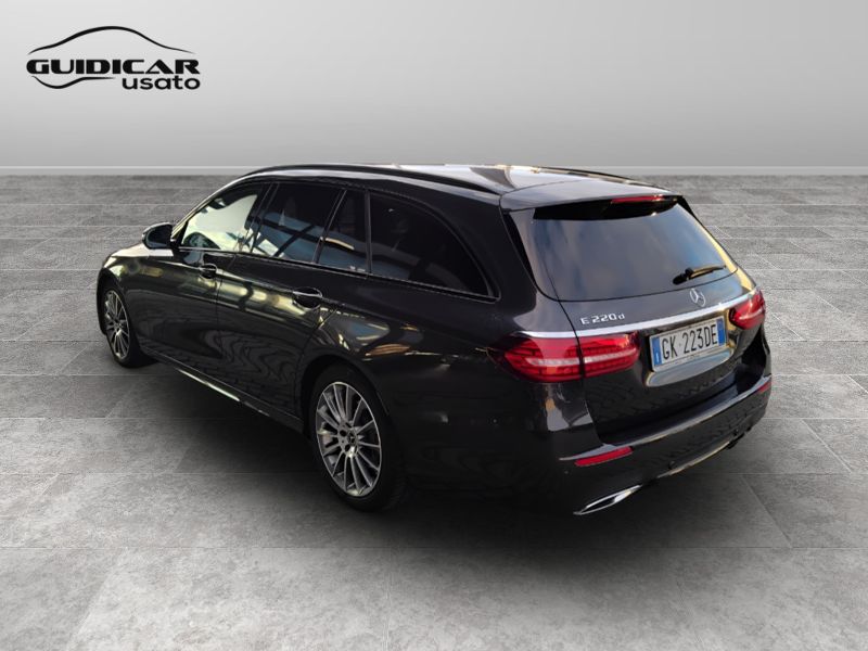 GuidiCar - Mercedes Classe E 2022 E SW 220 d mhev Premium Plus auto Usato
