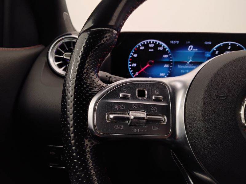 GuidiCar - Mercedes GLA 2022 GLA 180 d Premium auto Usato