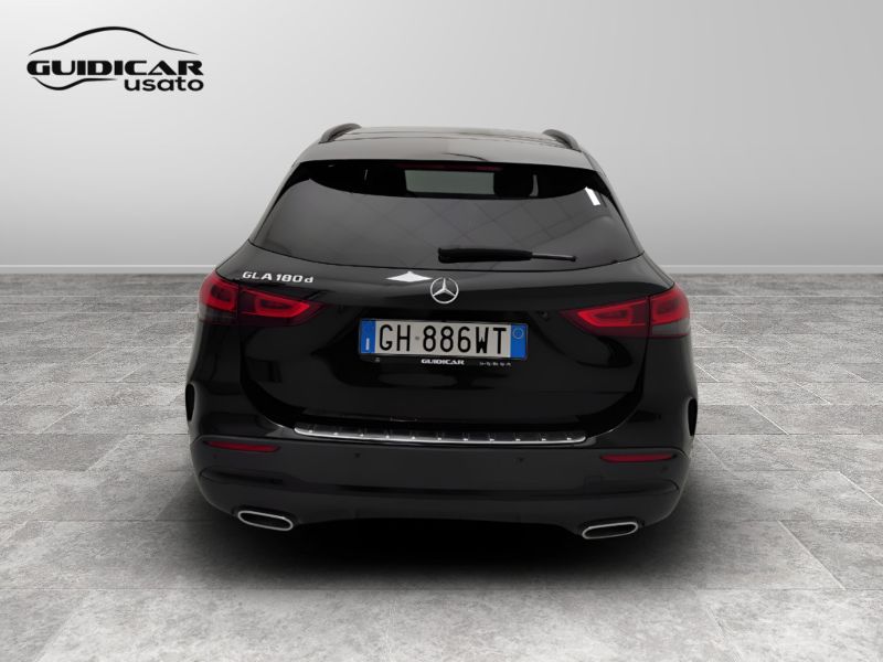 GuidiCar - Mercedes GLA 2022 GLA 180 d Premium auto Usato
