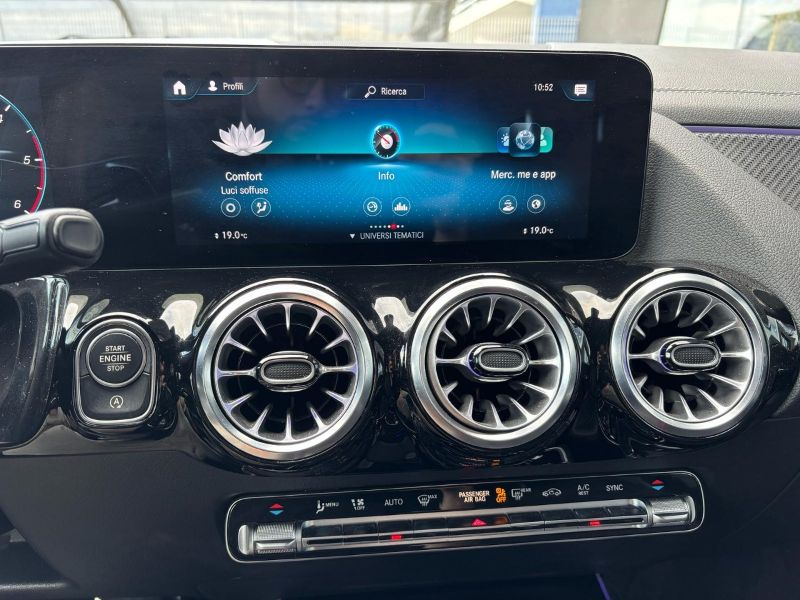GuidiCar - Mercedes GLA 2022 GLA 200 d Premium auto Usato