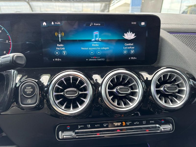 GuidiCar - Mercedes GLA 2022 GLA 200 d Premium auto Usato