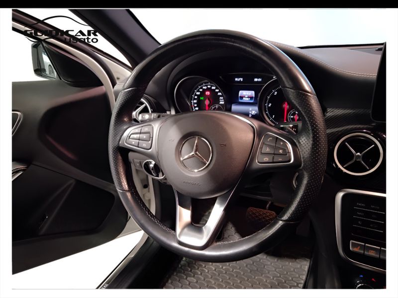 GuidiCar - Mercedes GLA 2019 GLA 220 d Night Edition 4matic 170cv auto Usato