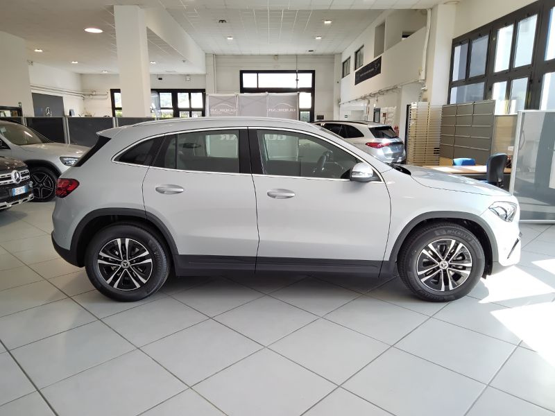 GuidiCar - MERCEDES BENZ NUOVA GLA 1 GLA 180  d Automatic EXECUTIVE Nuovo