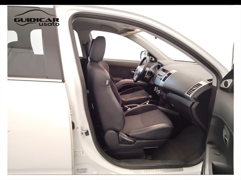 GuidiCar - MITSUBISHI Outlander 2010 Outlander 2.2 di-d Instyle 7p.ti tc-sst dpf Usato