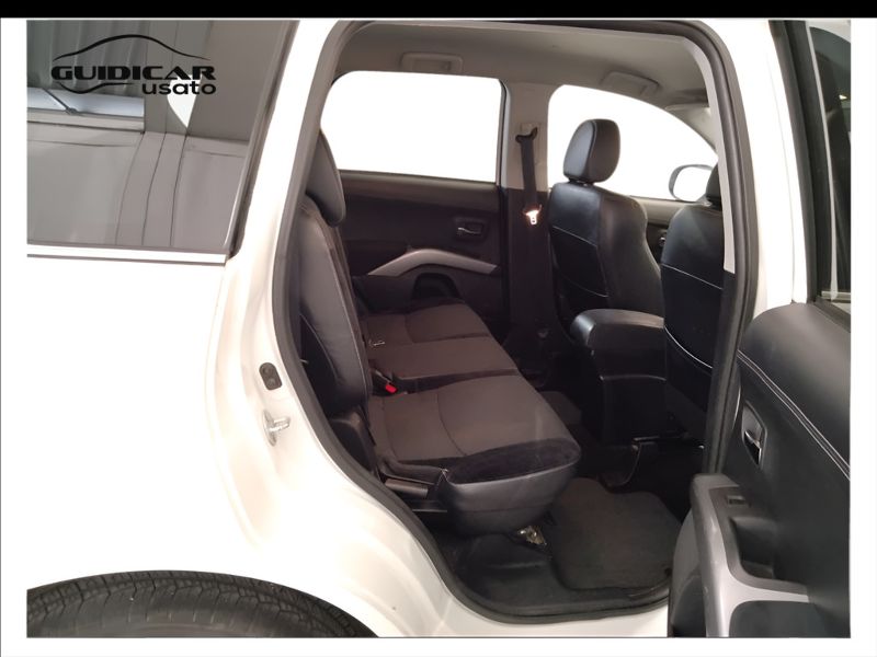 GuidiCar - MITSUBISHI Outlander 2010 Outlander 2.2 di-d Instyle 7p.ti tc-sst dpf Usato