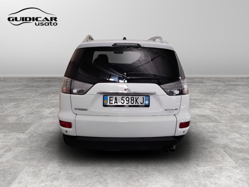 GuidiCar - MITSUBISHI Outlander 2010 Outlander 2.2 di-d Instyle 7p.ti tc-sst dpf Usato