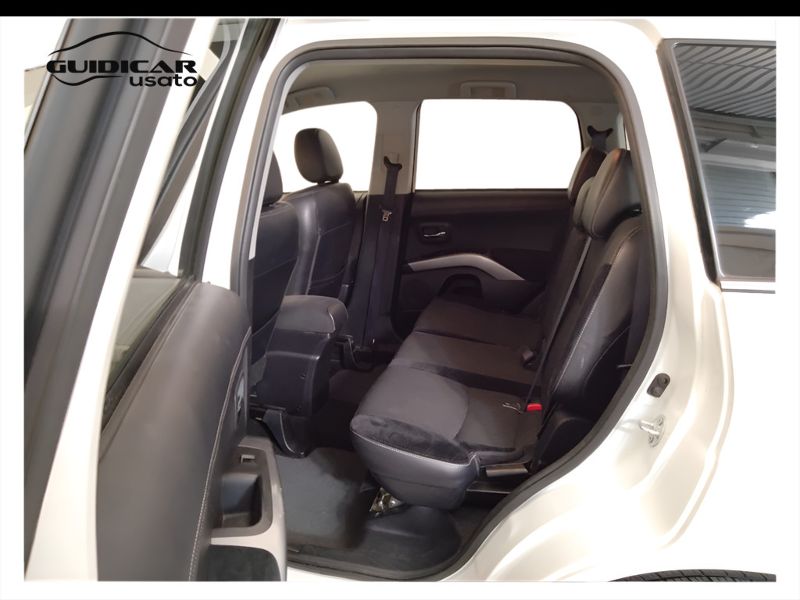 GuidiCar - MITSUBISHI Outlander 2010 Outlander 2.2 di-d Instyle 7p.ti tc-sst dpf Usato