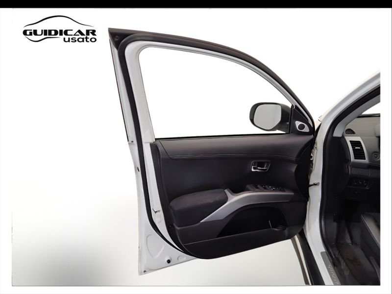 GuidiCar - MITSUBISHI Outlander 2010 Outlander 2.2 di-d Instyle 7p.ti tc-sst dpf Usato