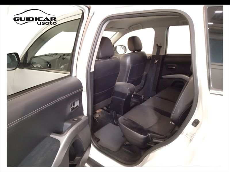 GuidiCar - MITSUBISHI Outlander 2010 Outlander 2.2 di-d Instyle 7p.ti tc-sst dpf Usato