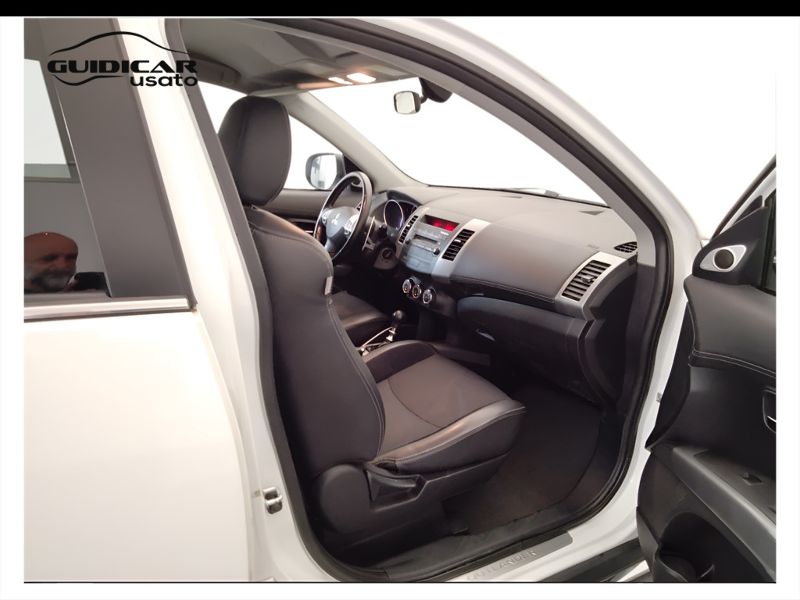 GuidiCar - MITSUBISHI Outlander 2010 Outlander 2.2 di-d Instyle 7p.ti tc-sst dpf Usato