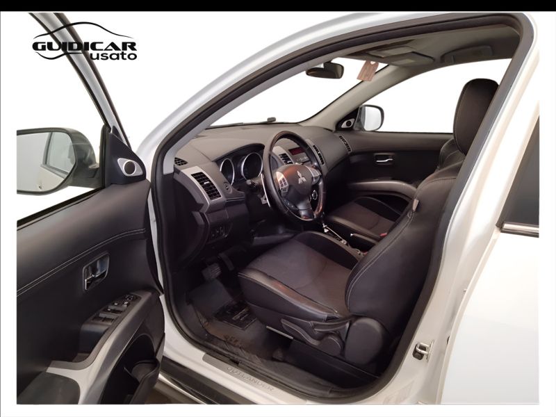 GuidiCar - MITSUBISHI Outlander 2010 Outlander 2.2 di-d Instyle 7p.ti tc-sst dpf Usato