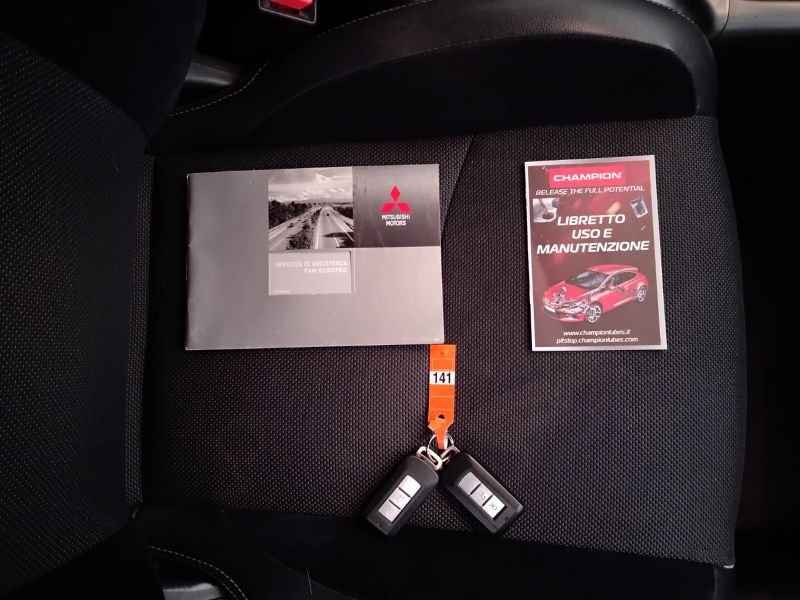 GuidiCar - MITSUBISHI Outlander 2010 Outlander 2.2 di-d Instyle 7p.ti tc-sst dpf Usato
