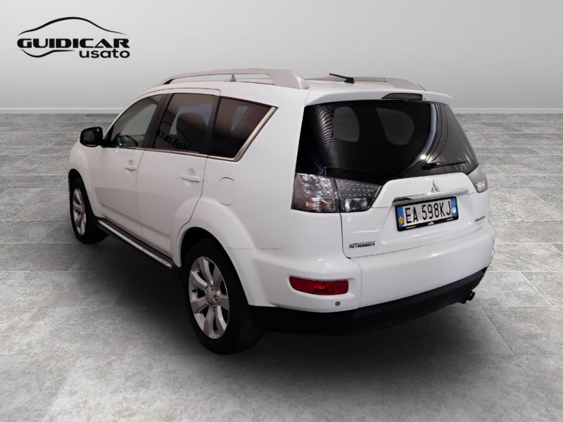 GuidiCar - MITSUBISHI Outlander 2010 Outlander 2.2 di-d Instyle 7p.ti tc-sst dpf Usato