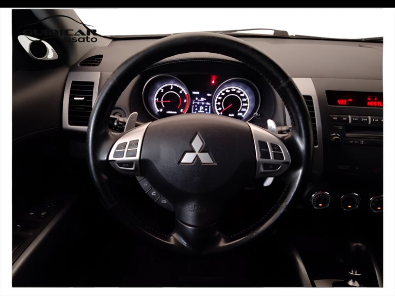 GuidiCar - MITSUBISHI Outlander 2010 Outlander 2.2 di-d Instyle 7p.ti tc-sst dpf Usato