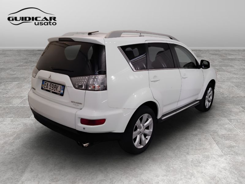 GuidiCar - MITSUBISHI Outlander 2010 Outlander 2.2 di-d Instyle 7p.ti tc-sst dpf Usato