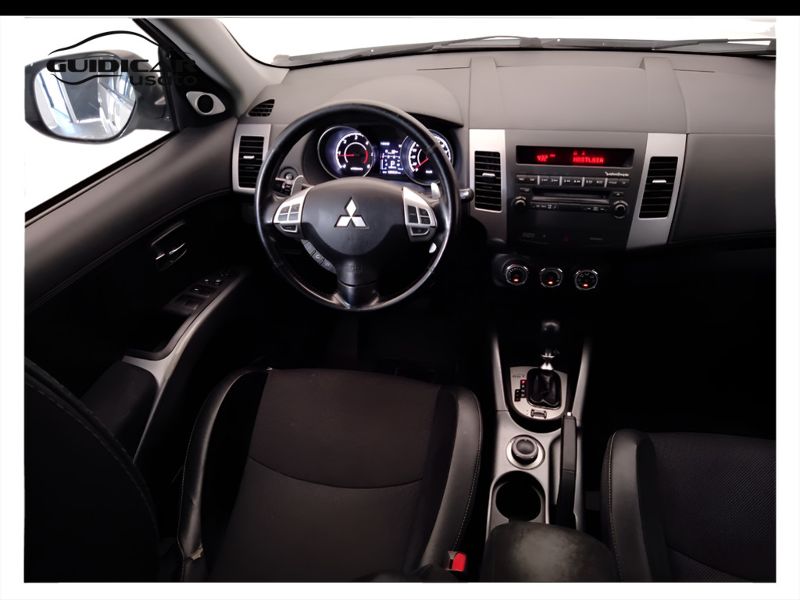 GuidiCar - MITSUBISHI Outlander 2010 Outlander 2.2 di-d Instyle 7p.ti tc-sst dpf Usato