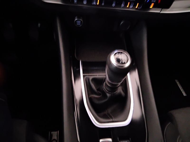 GuidiCar - NISSAN Qashqai 2021 Qashqai 1.3 mild hybrid N-Connecta 2wd 140cv Usato