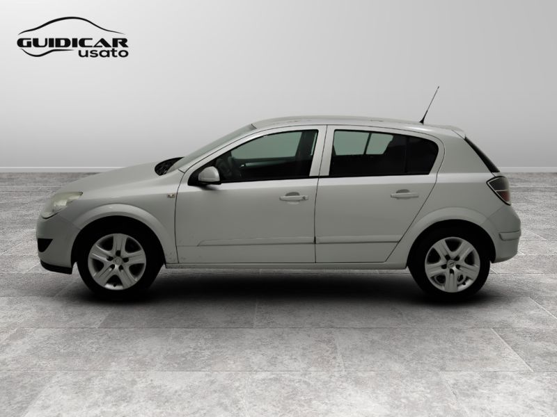 GuidiCar - OPEL Astra 2009 Astra 5p 1.4 Enjoy Gpl-tech Usato