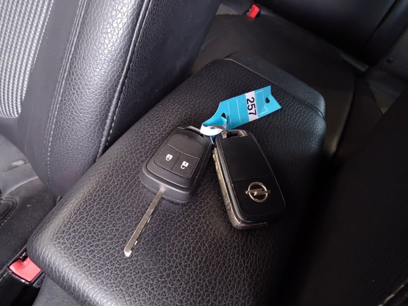 GuidiCar - OPEL Astra 2013 Astra Sports Tourer 1.7 cdti Cosmo 130cv Usato