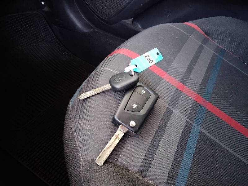 GuidiCar - PEUGEOT 108 2014 108 1.2 vti 12v Active 5p Usato