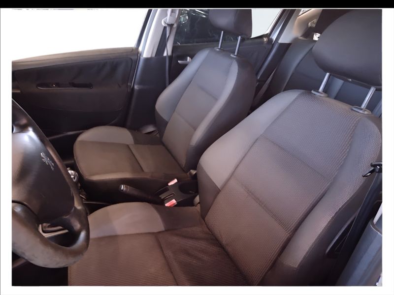 GuidiCar - PEUGEOT 207 2009 207 SW 1.6 hdi 16v Energie Usato