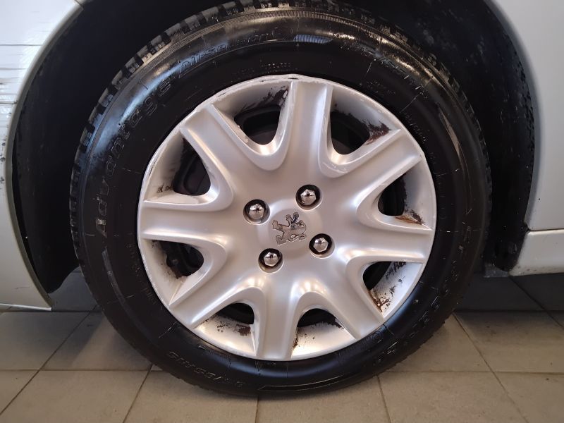 GuidiCar - PEUGEOT 207 2009 207 SW 1.6 hdi 16v Energie Usato