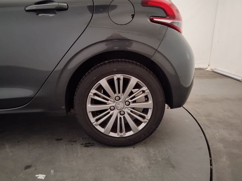 GuidiCar - PEUGEOT 208 2016 208 1.2 puretech Active 82cv 5p Usato