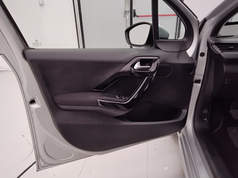 GuidiCar - PEUGEOT 208 2018 208 1.2 puretech Allure 82cv 5p Usato