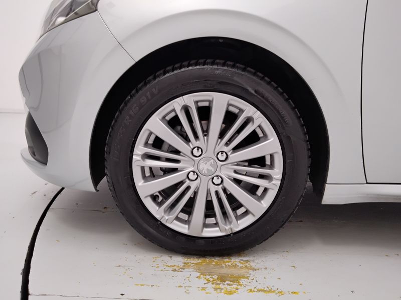 GuidiCar - PEUGEOT 208 2018 208 1.2 puretech Allure 82cv 5p Usato