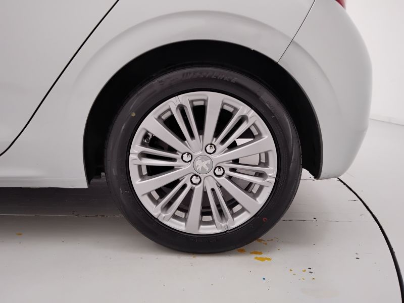 GuidiCar - PEUGEOT 208 2018 208 1.2 puretech Allure 82cv 5p Usato