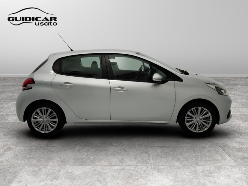 GuidiCar - PEUGEOT 208 2018 208 1.2 puretech Allure 82cv 5p Usato