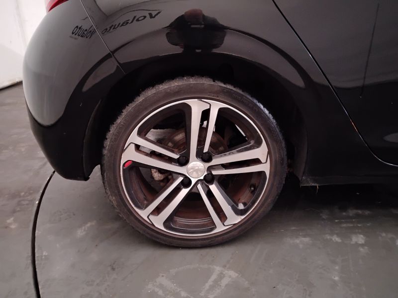 GuidiCar - PEUGEOT 208 2016 208 1.6 bluehdi GT Line s&s 120cv 5p Usato