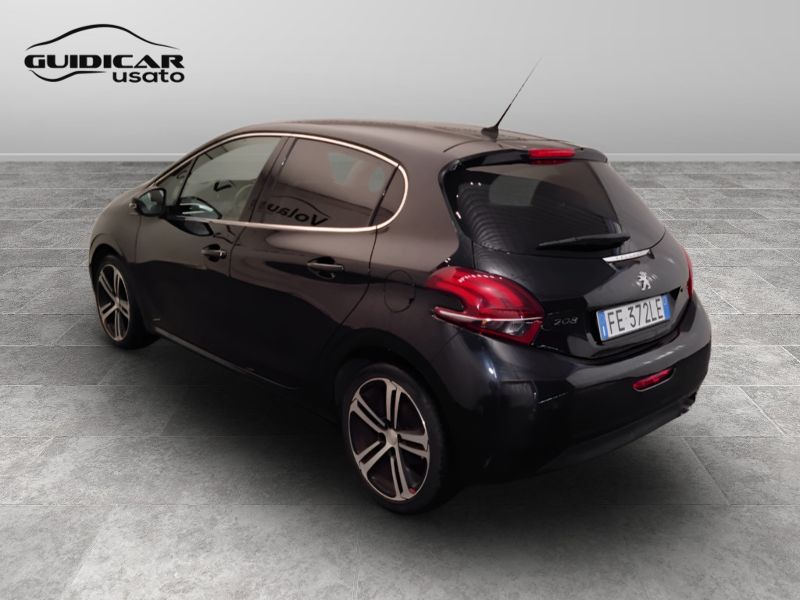 GuidiCar - PEUGEOT 208 2016 208 1.6 bluehdi GT Line s&s 120cv 5p Usato