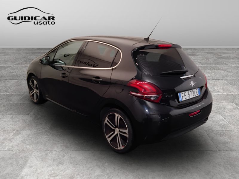 GuidiCar - PEUGEOT 208 2016 208 1.6 bluehdi GT Line s&s 120cv 5p Usato