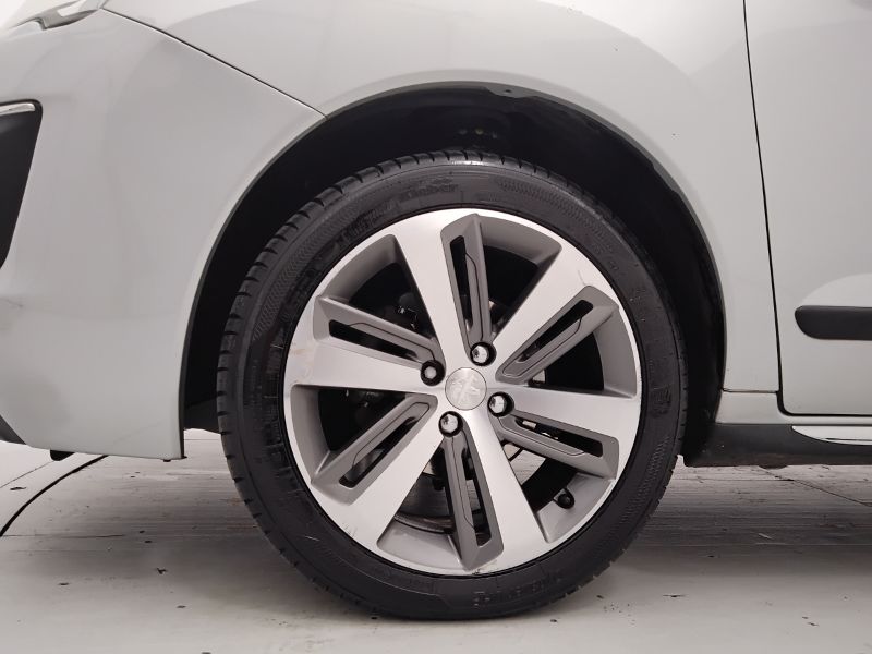 GuidiCar - PEUGEOT 3008 2014 3008 1.6 hdi 8v Allure Fap 115cv Usato