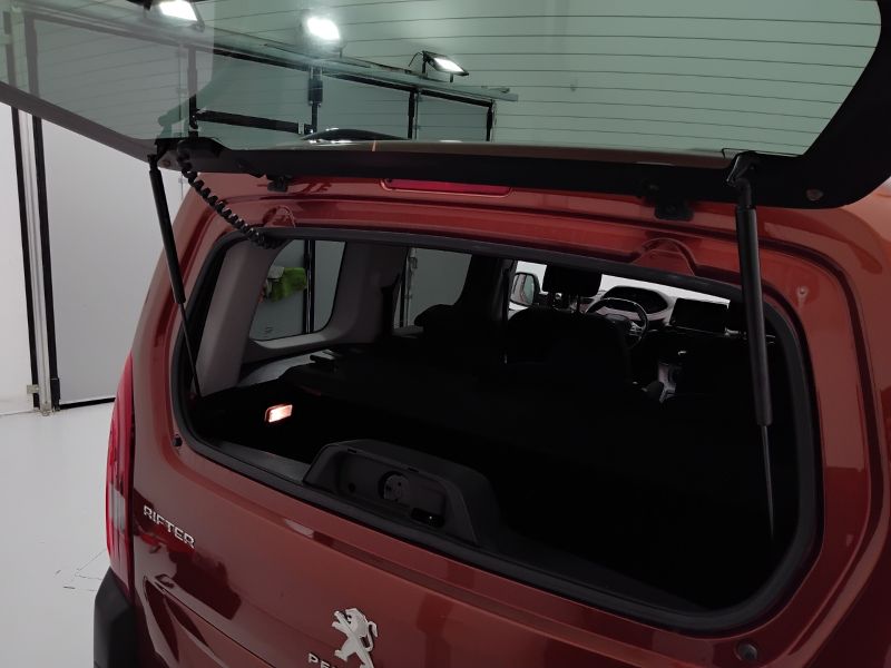 GuidiCar - PEUGEOT Rifter 2020 Rifter 1.5 bluehdi GT Line s&s 130cv Usato