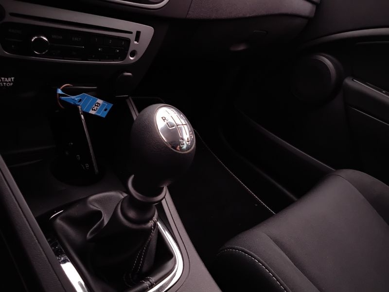 GuidiCar - RENAULT Megane 2015 Megane 1.6 Limited 110cv Usato