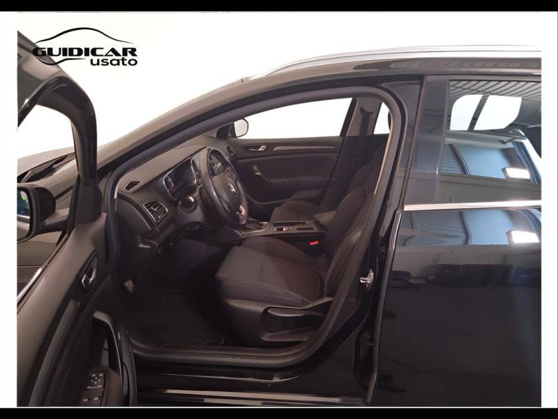 GuidiCar - RENAULT Megane 2021 Megane Sporter 1.5 blue dci Business 115cv Usato