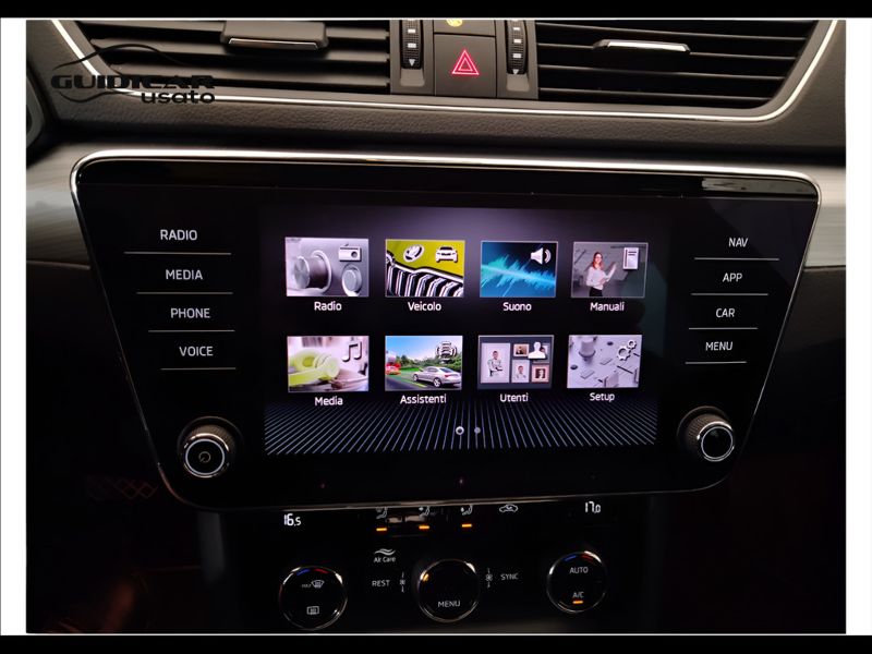 GuidiCar - SKODA Superb 2021 Superb Wagon 2.0 tdi evo Style 150cv dsg Usato