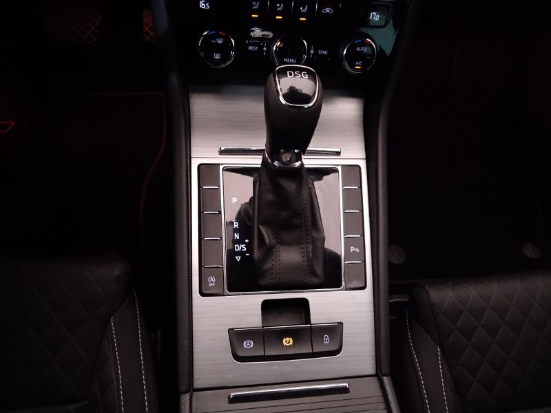 GuidiCar - SKODA Superb 2021 Superb Wagon 2.0 tdi evo Style 150cv dsg Usato